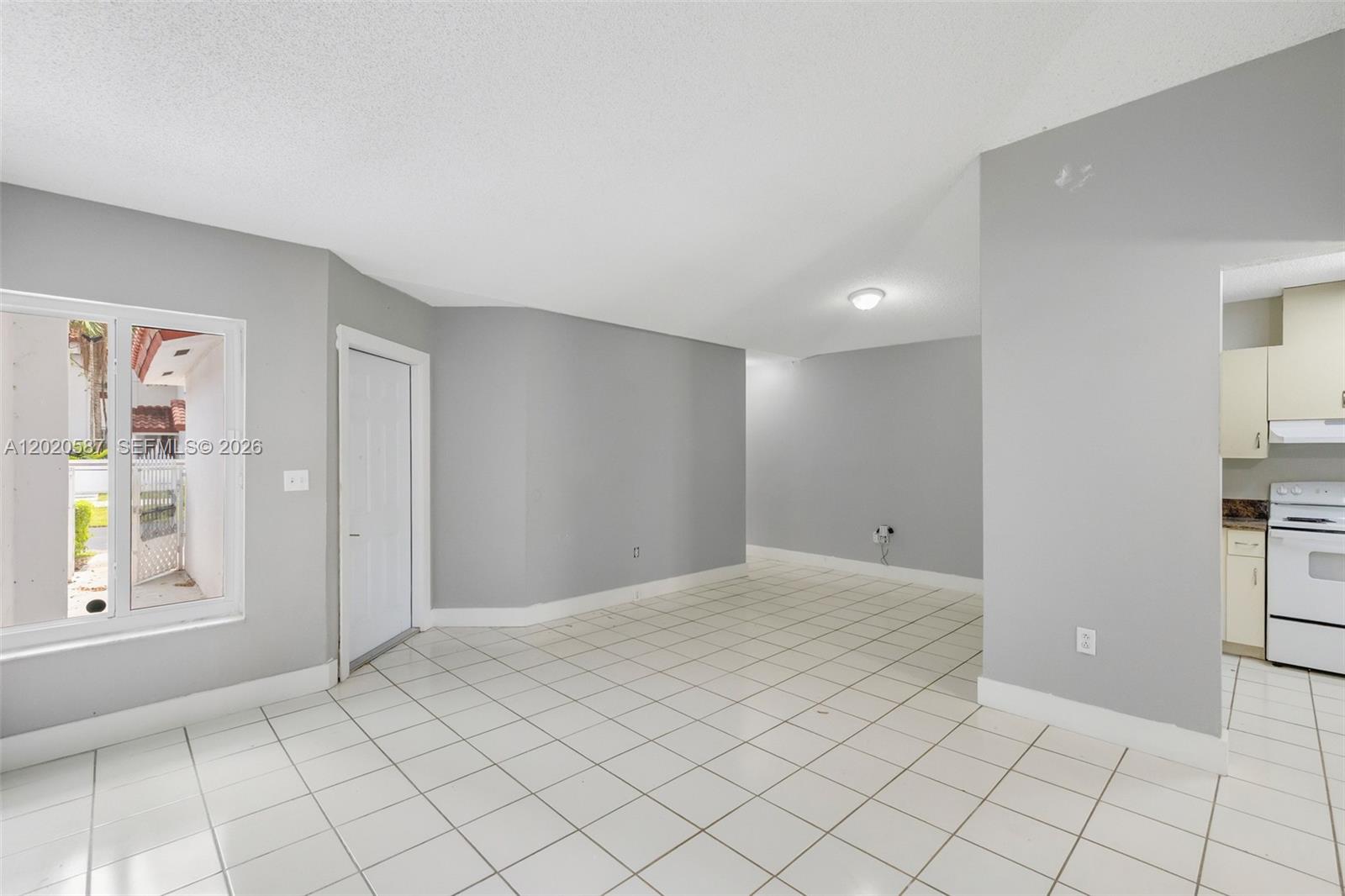SAGA BAY TOWNHOMES - Residential
