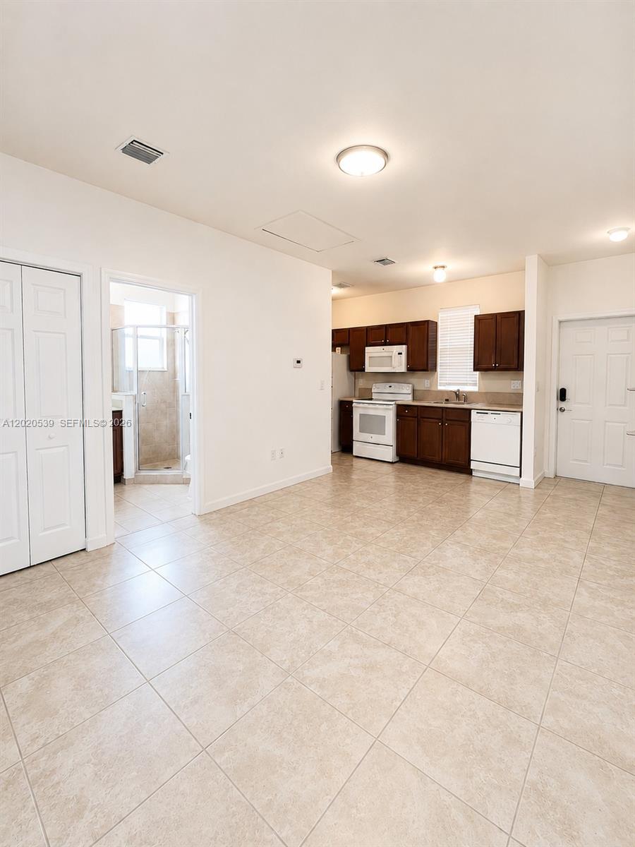 KENDALL COMMONS RESIDENTI - Residential