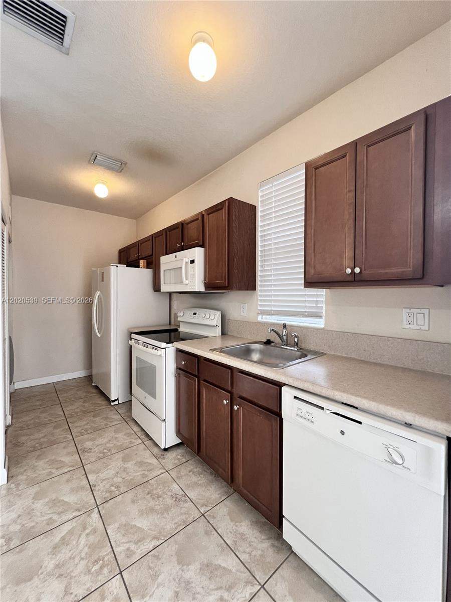 KENDALL COMMONS RESIDENTI - Residential