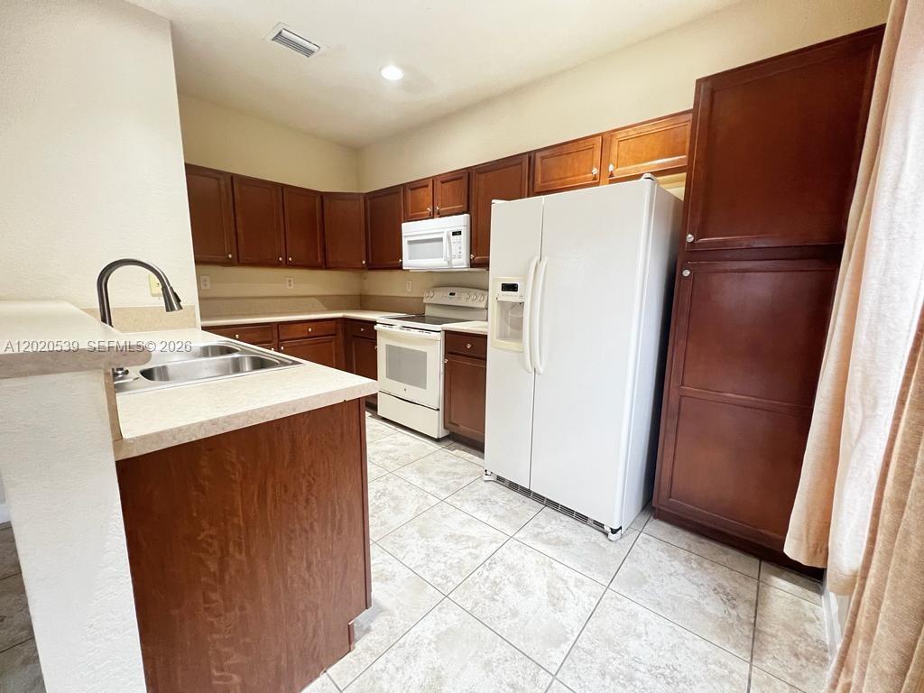 KENDALL COMMONS RESIDENTI - Residential