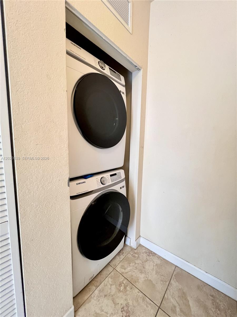KENDALL COMMONS RESIDENTI - Residential