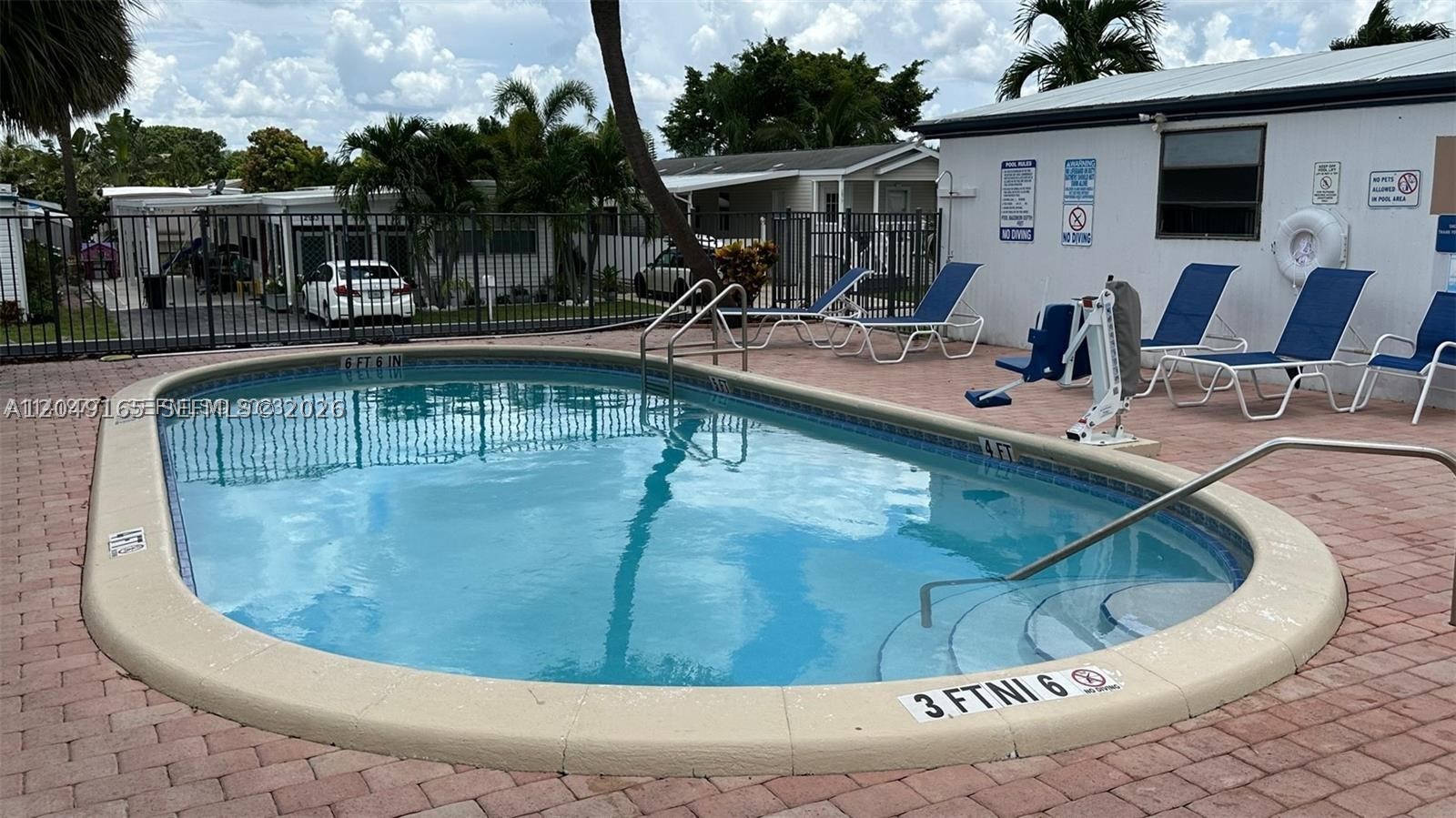 Sunshine Holiday - Residential