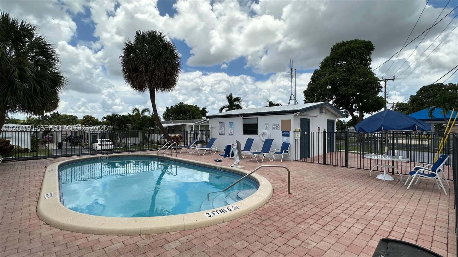Sunshine Holiday - Residential