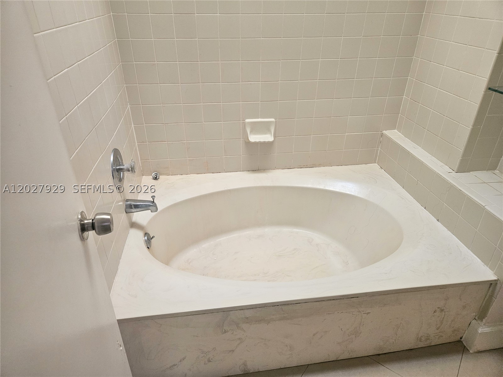 ELAN AT CALUSA CONDO XI - Residential Lease