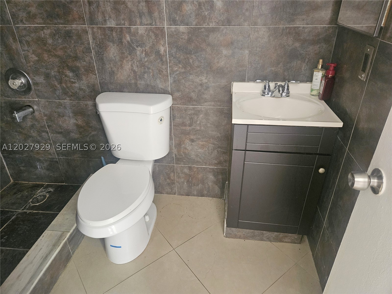 ELAN AT CALUSA CONDO XI - Residential Lease