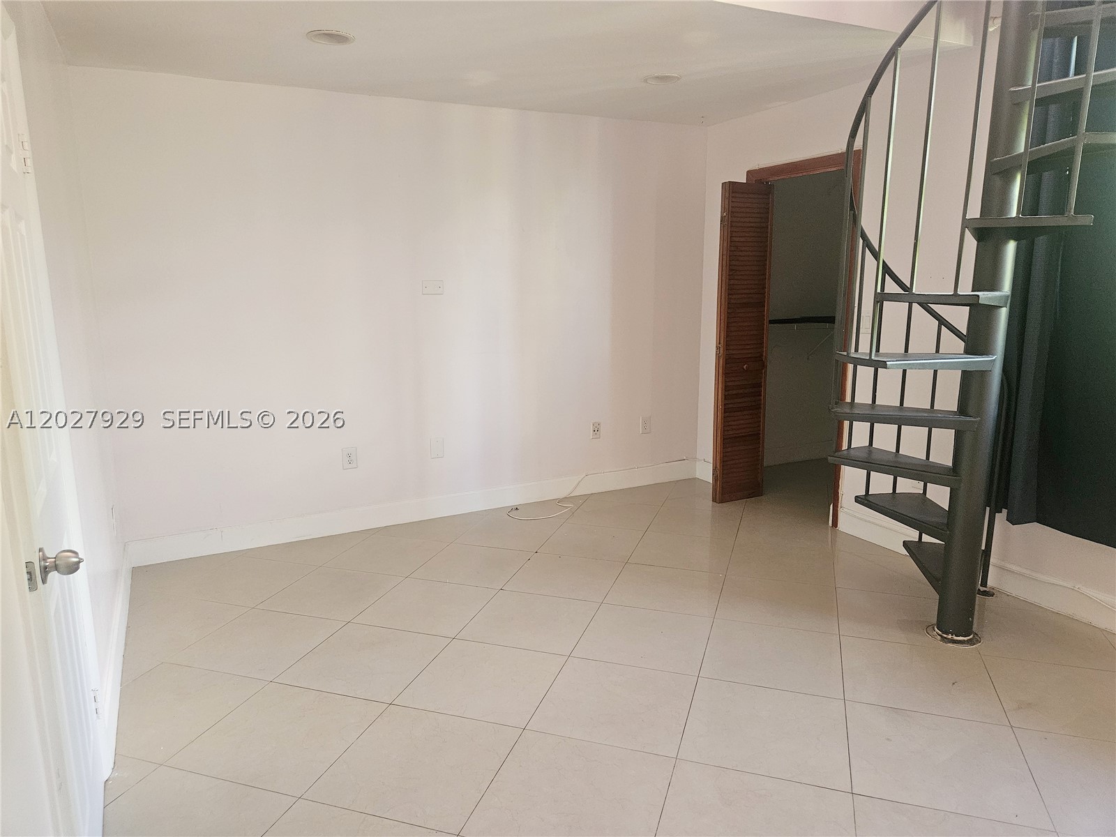 ELAN AT CALUSA CONDO XI - Residential Lease