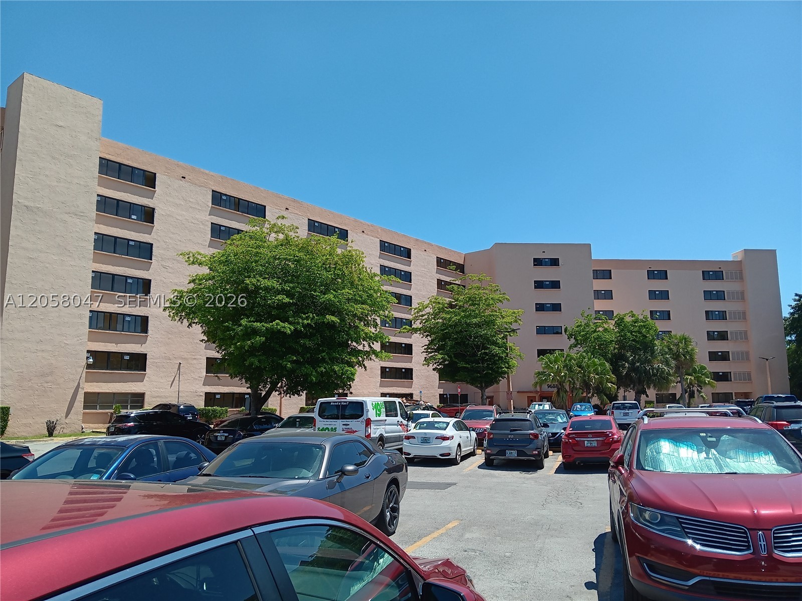 GOLFVIEW CL FONTAINBL PK - Residential