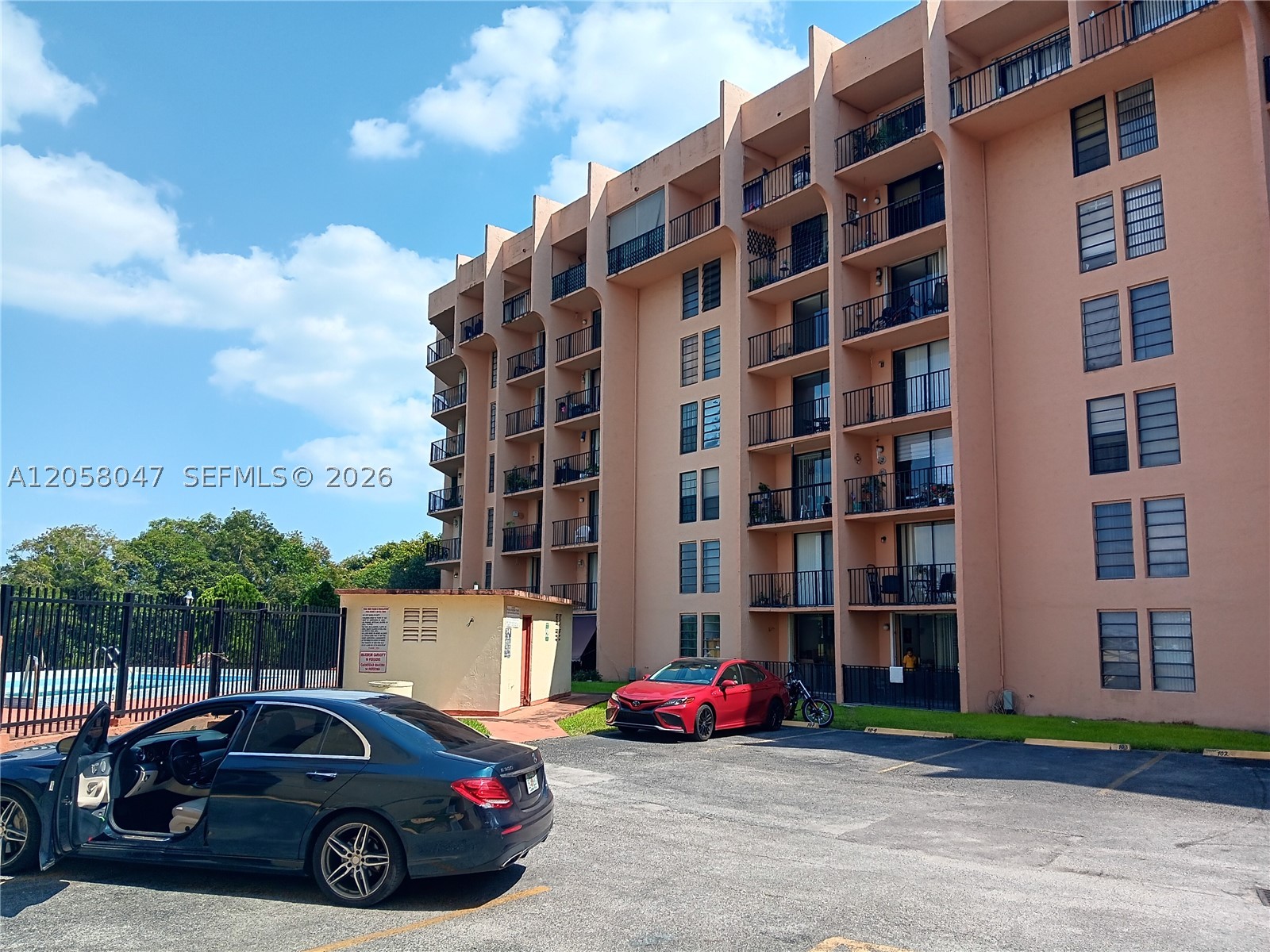 GOLFVIEW CL FONTAINBL PK - Residential
