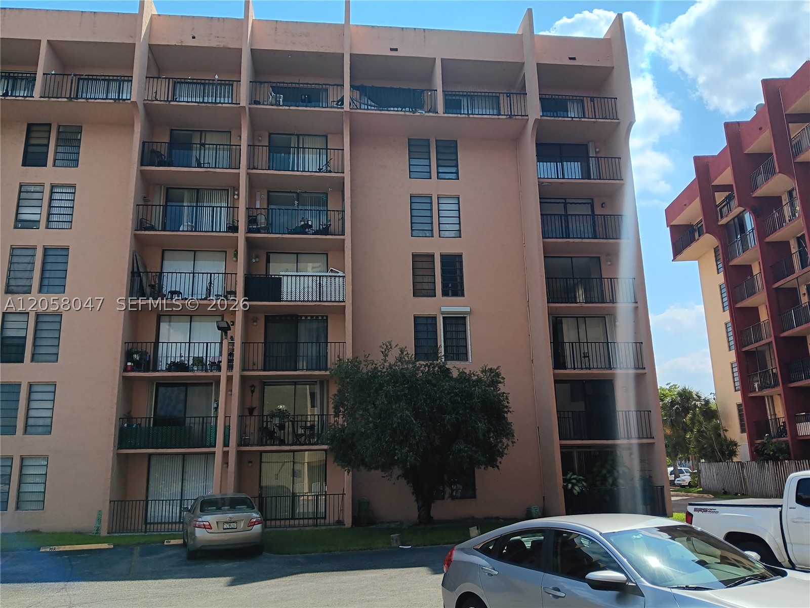 GOLFVIEW CL FONTAINBL PK - Residential