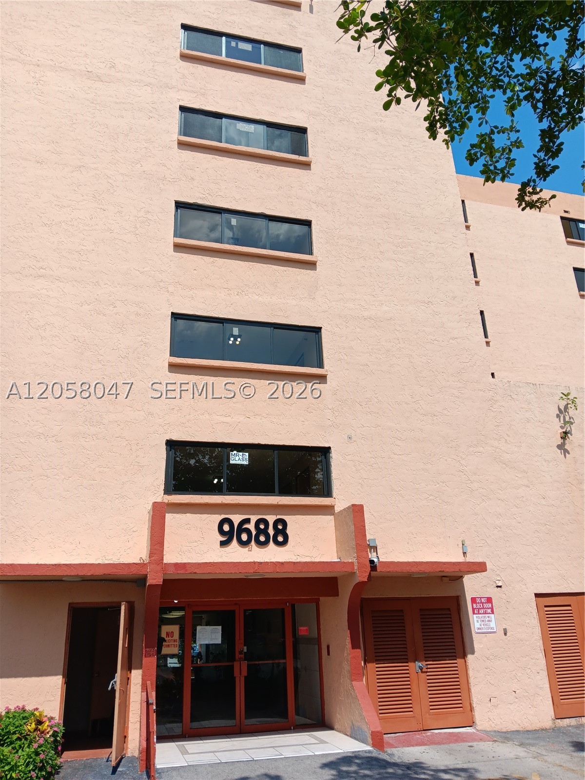 Good location! Spacious 1/1 with lake view. Fully tiles, bathroom was re-done 2 years ago. Close to shopping mall, expressways. Building has been recently painted, impact windows and doors, new roof. Easy to show