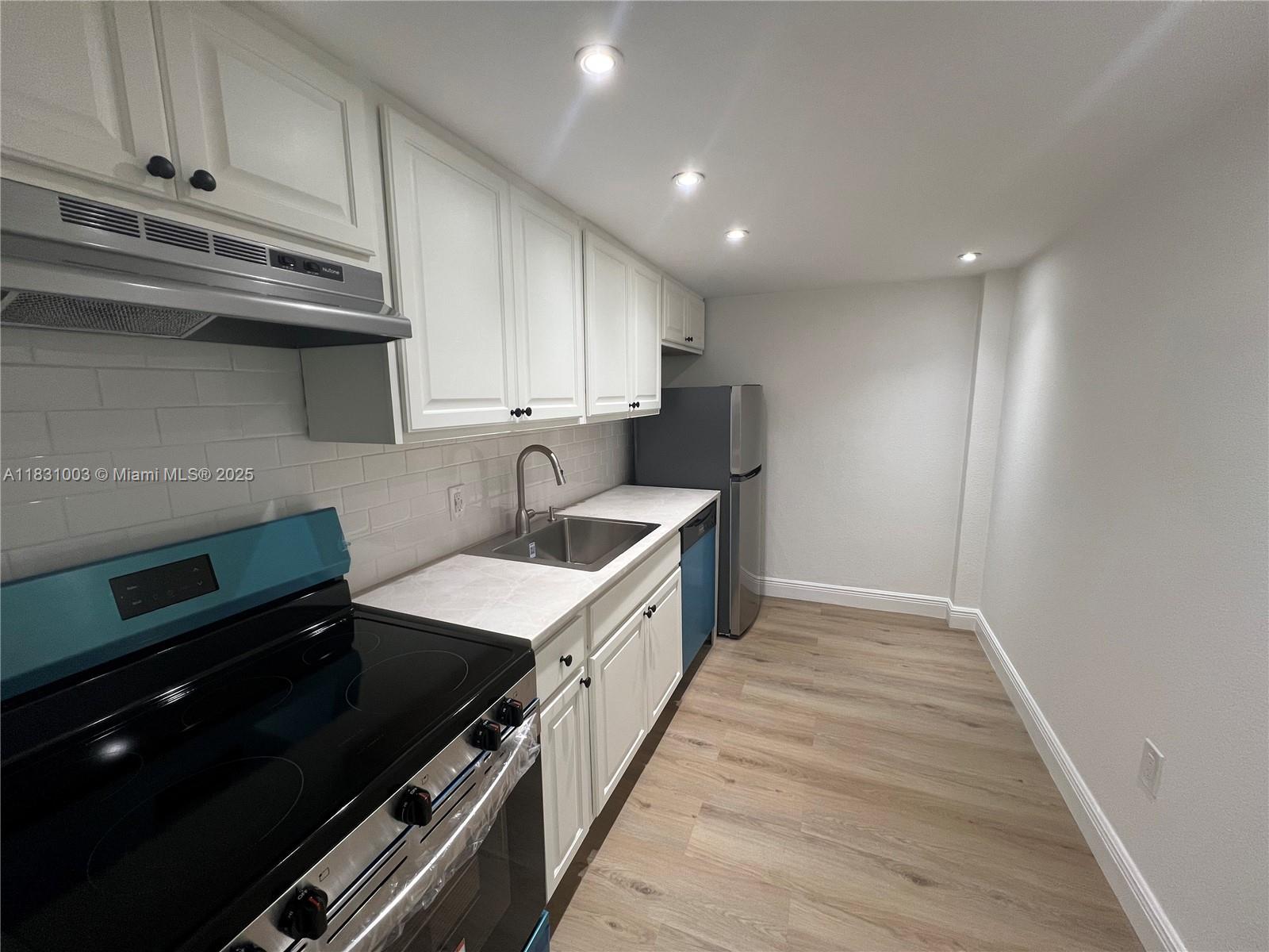 HARBOUR POINTE OF MIAMI C - Residential Lease