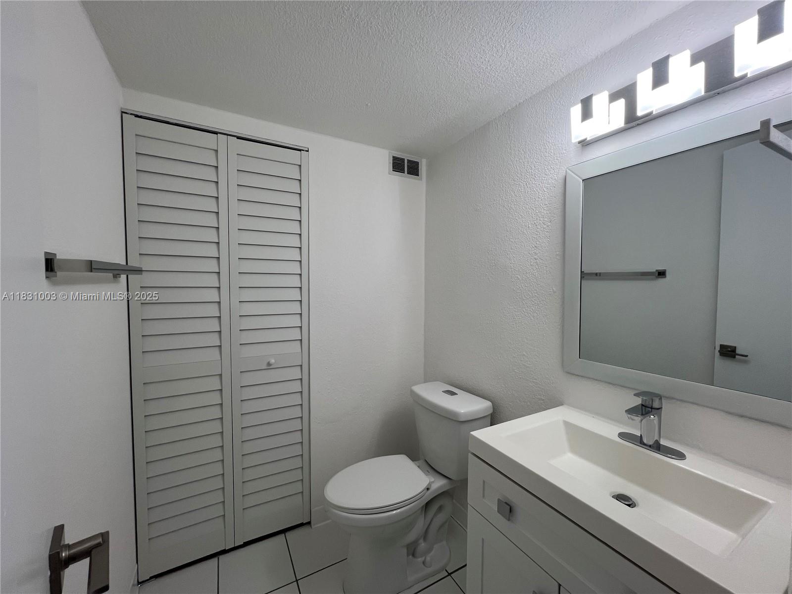 HARBOUR POINTE OF MIAMI C - Residential Lease