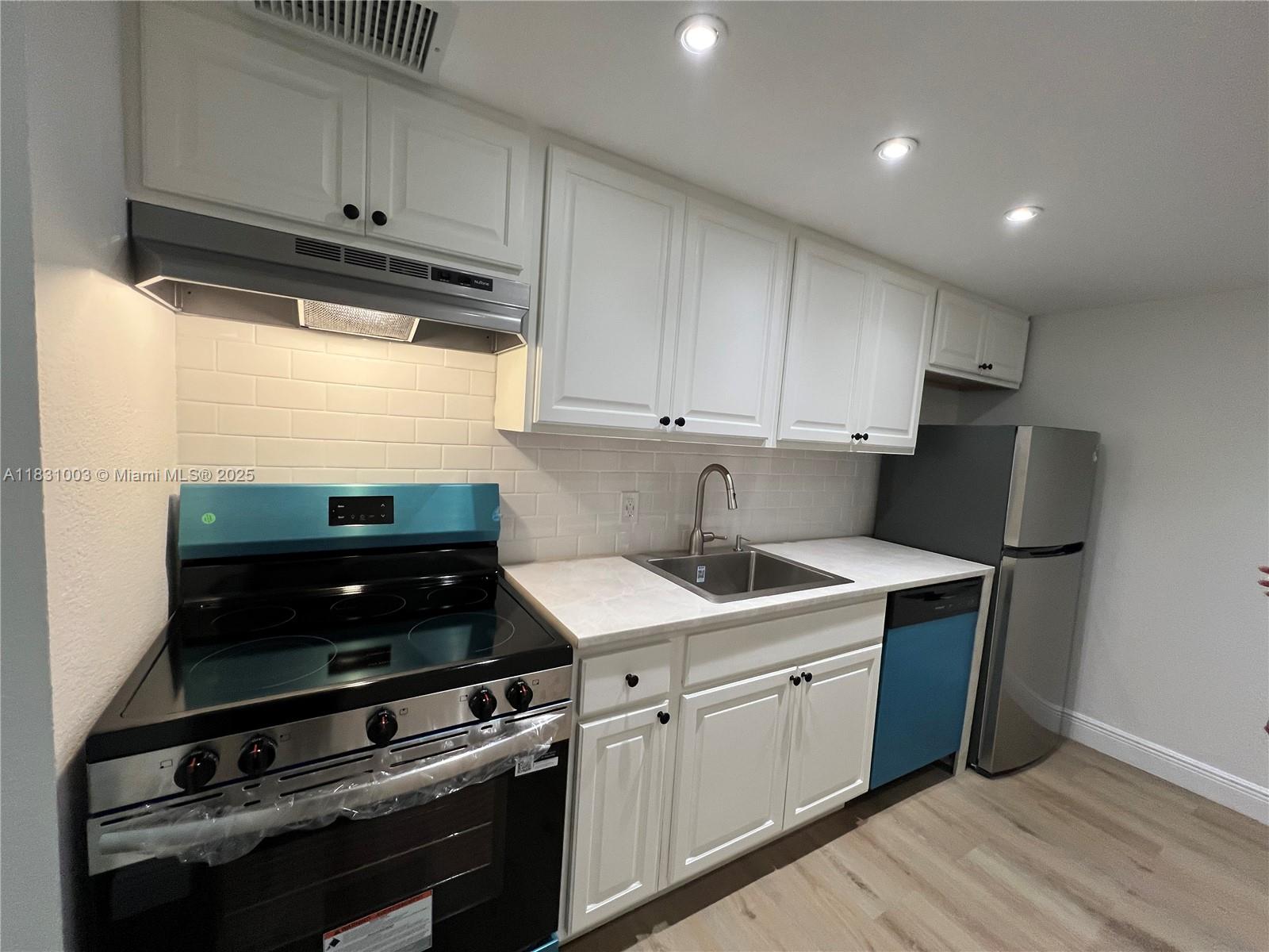 HARBOUR POINTE OF MIAMI C - Residential Lease