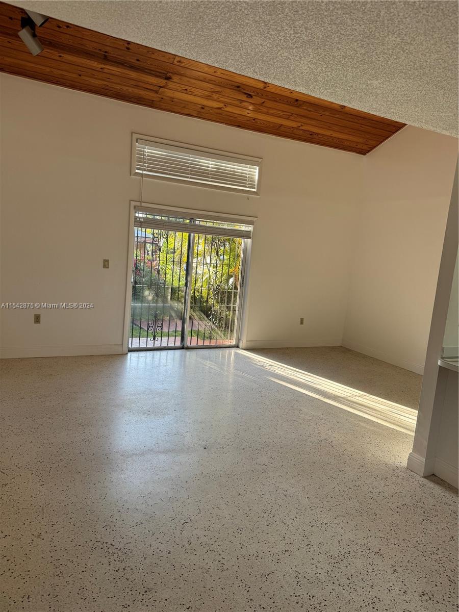 TWELFTH ST MANORS 1ST ADD - Residential Lease
