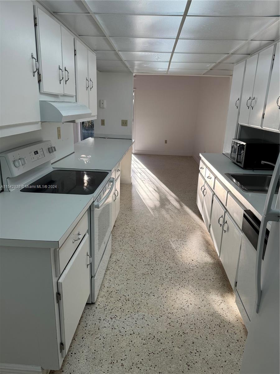 TWELFTH ST MANORS 1ST ADD - Residential Lease