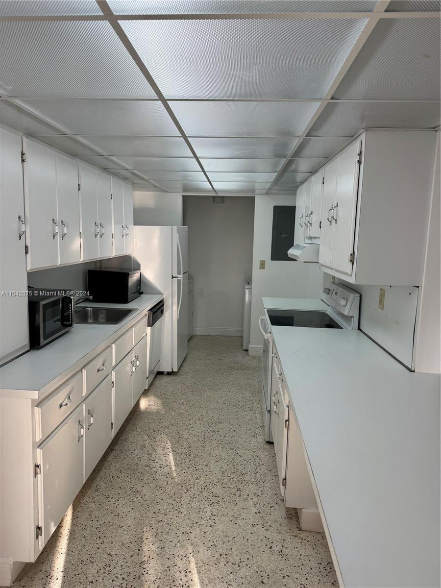 TWELFTH ST MANORS 1ST ADD - Residential Lease