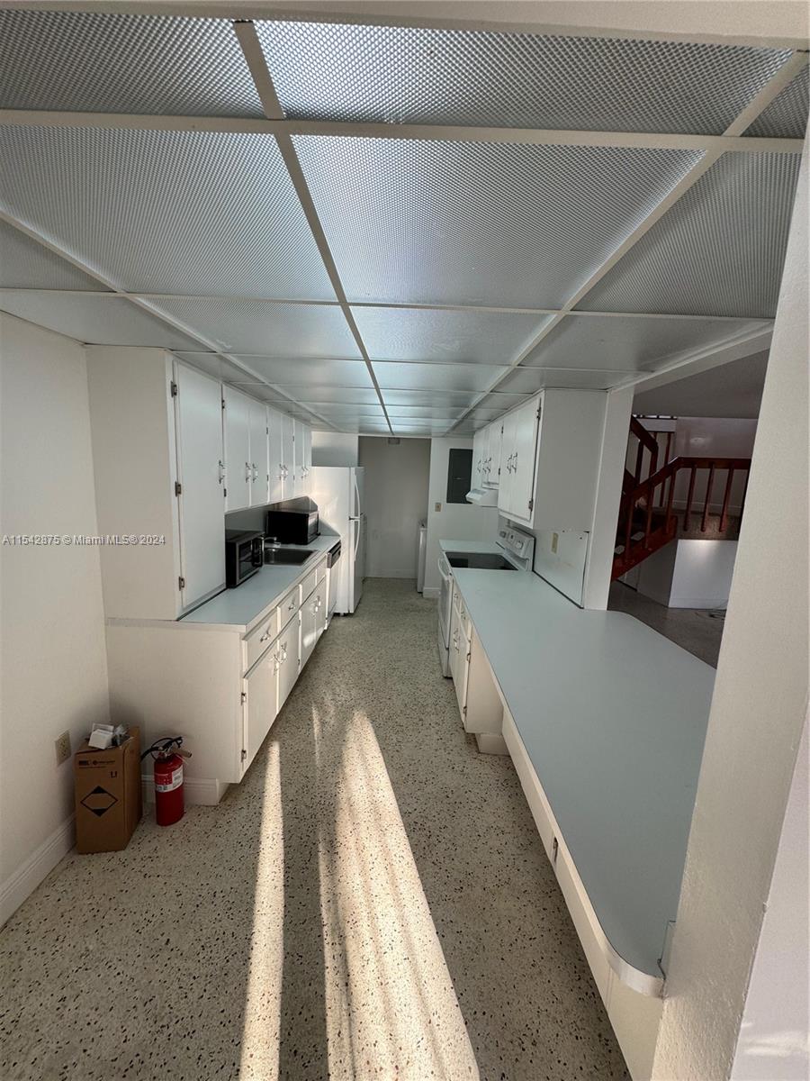 TWELFTH ST MANORS 1ST ADD - Residential Lease