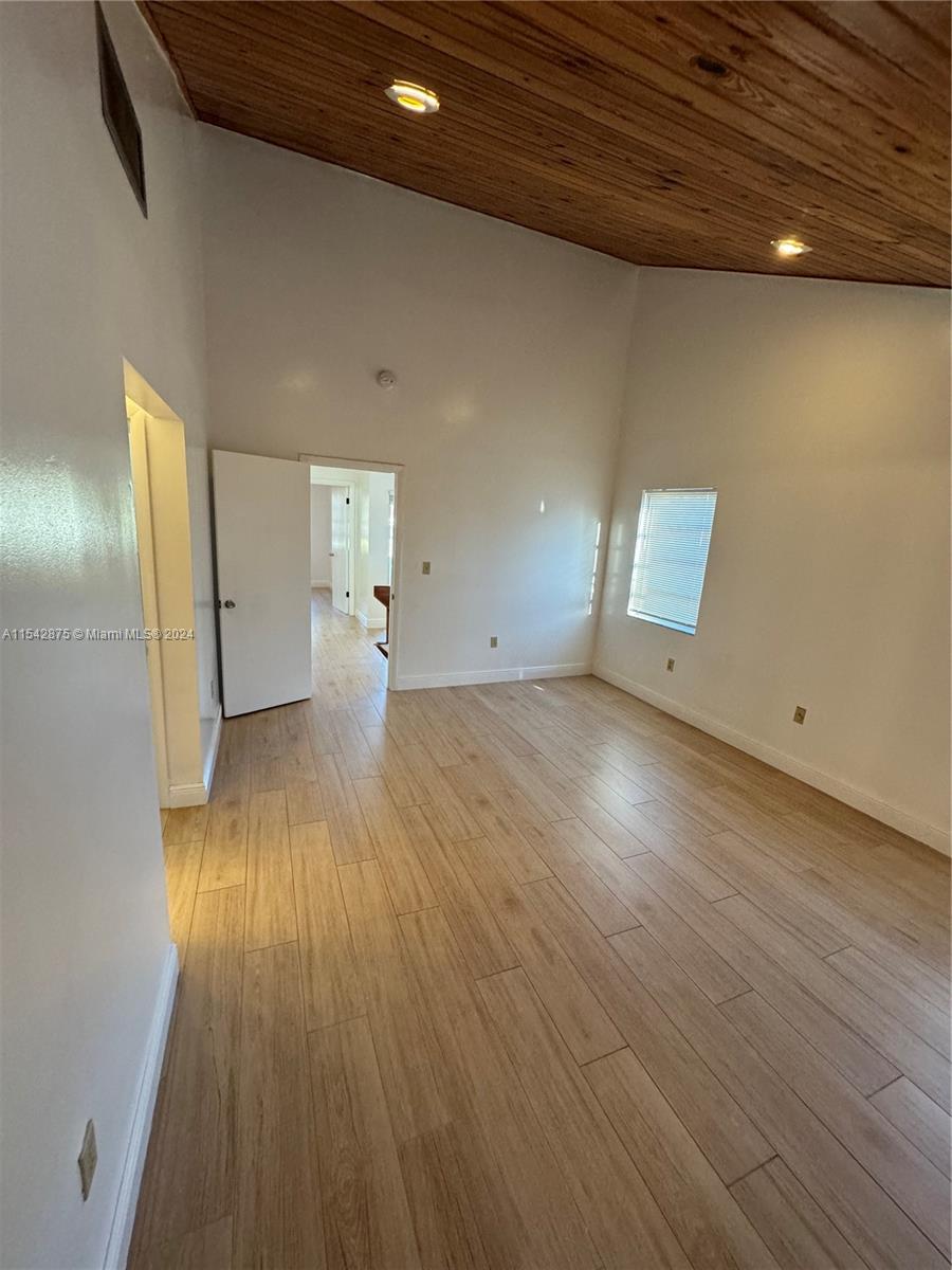 TWELFTH ST MANORS 1ST ADD - Residential Lease