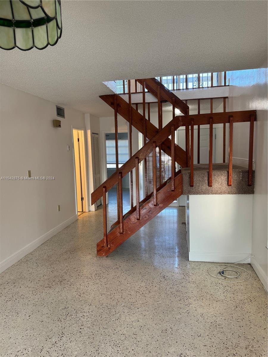 TWELFTH ST MANORS 1ST ADD - Residential Lease