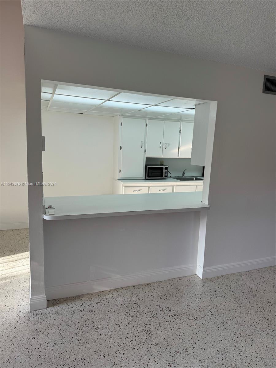 TWELFTH ST MANORS 1ST ADD - Residential Lease