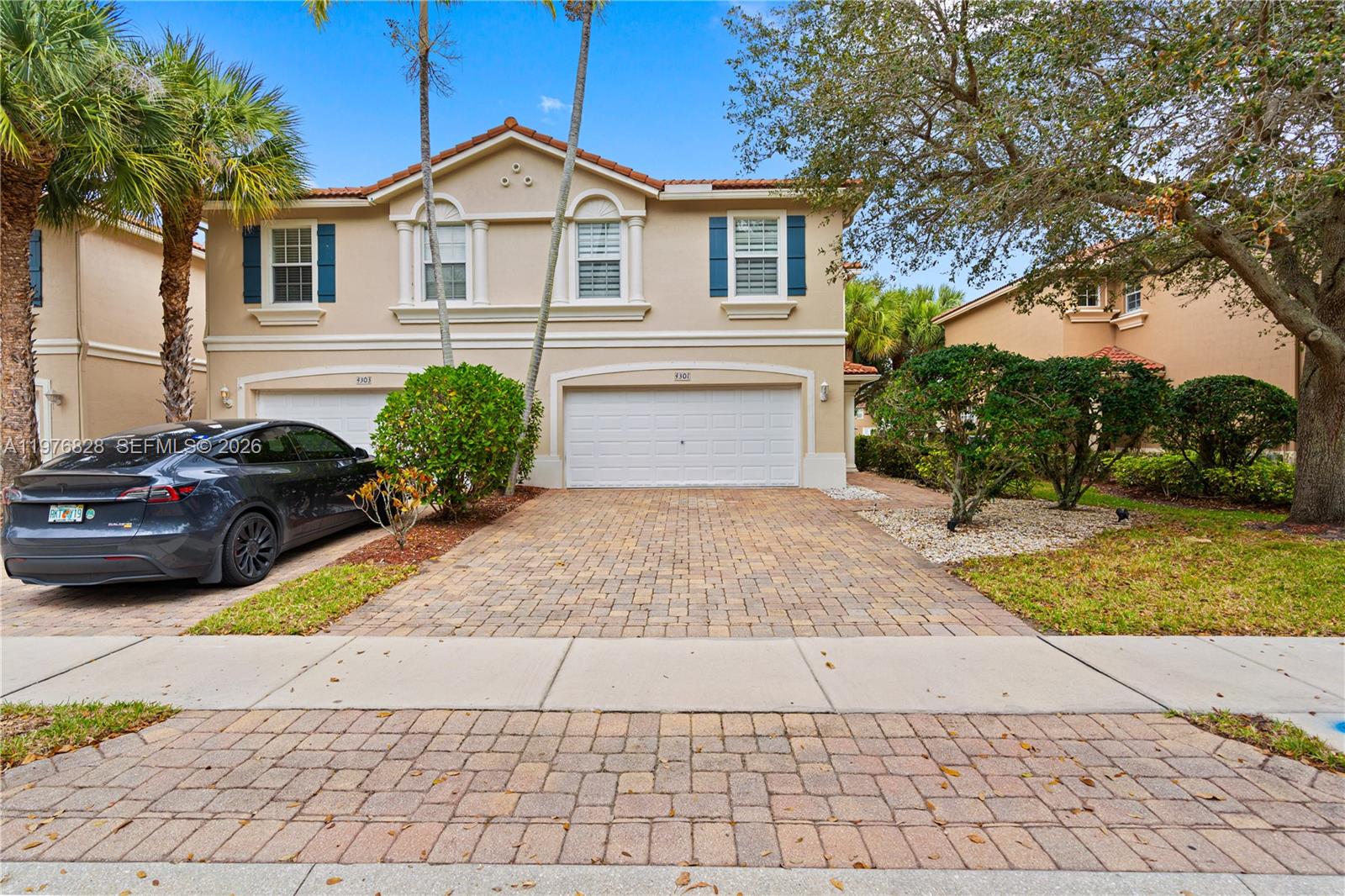 VERONA PALMS - Residential
