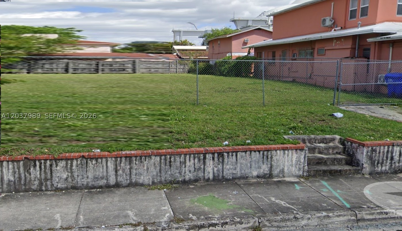 GREAT OPPORTUNITY TO DEVELOP 0.1607 acres / 7,000 sf 1081 / VACANT LAND - COMMERCIAL : VACANT 6107/RESIDENTIAL-MEDIUM RETAIL