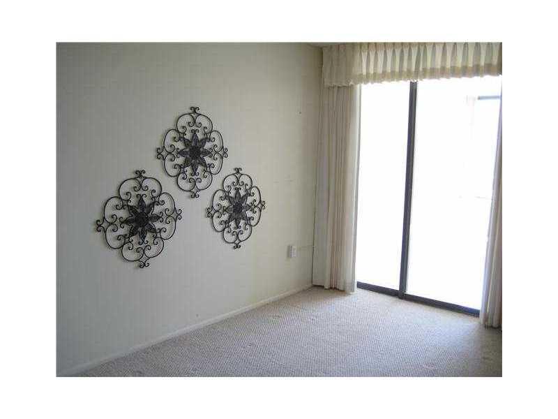 EMERALD TOWER CONDO - Residential Lease