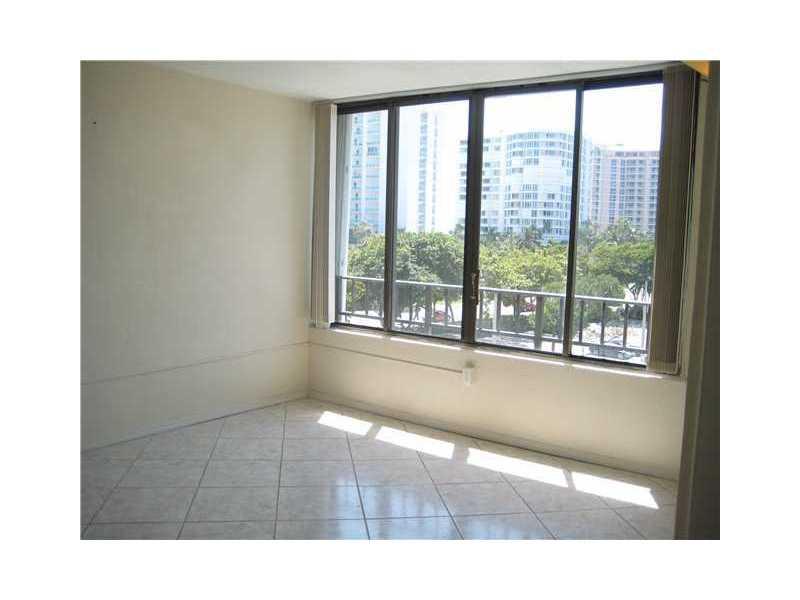 EMERALD TOWER CONDO - Residential Lease