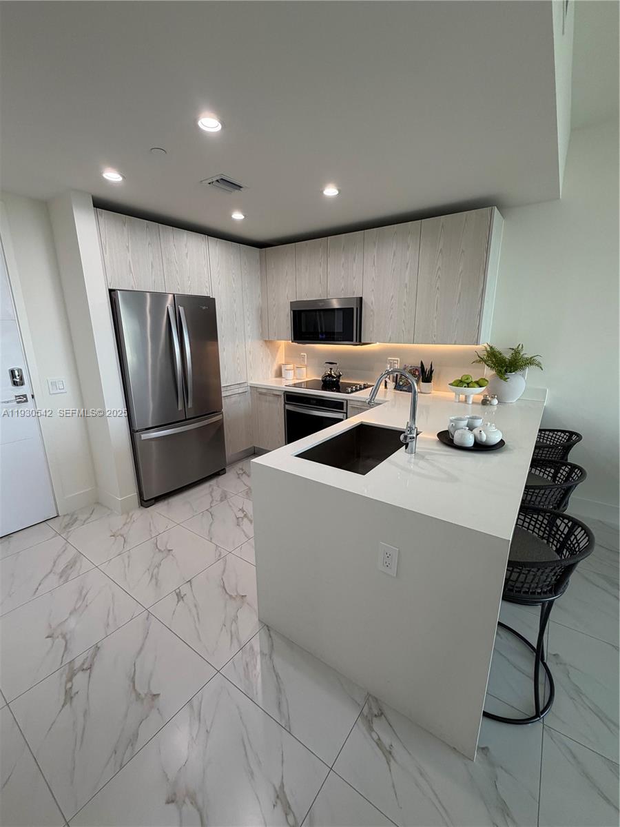METROPICA NORTH TOWER ONE - Residential