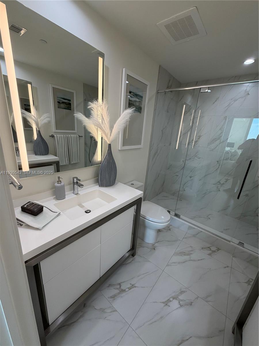 METROPICA NORTH TOWER ONE - Residential