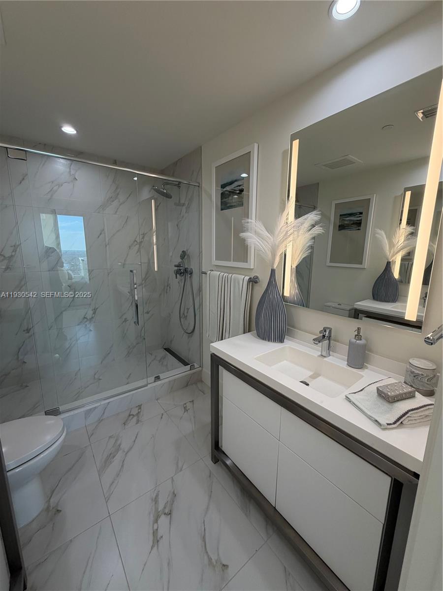 METROPICA NORTH TOWER ONE - Residential