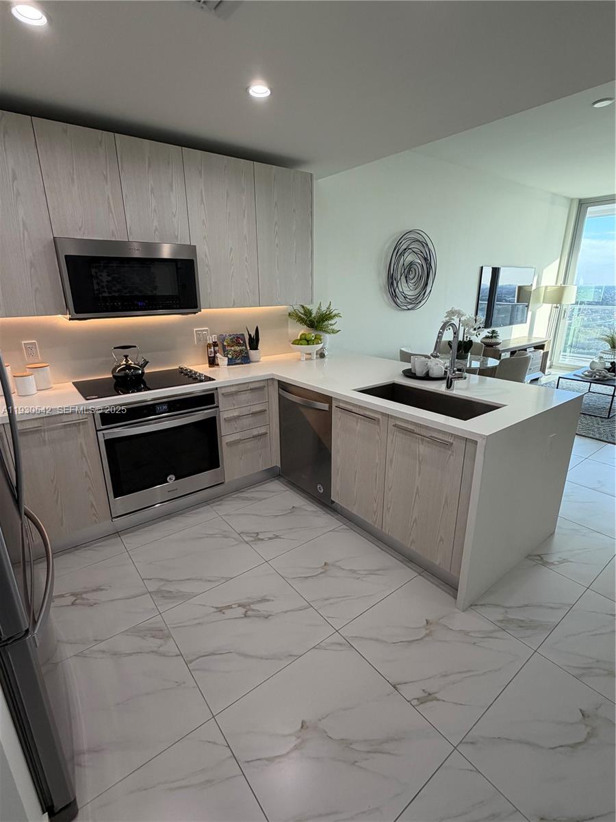 METROPICA NORTH TOWER ONE - Residential