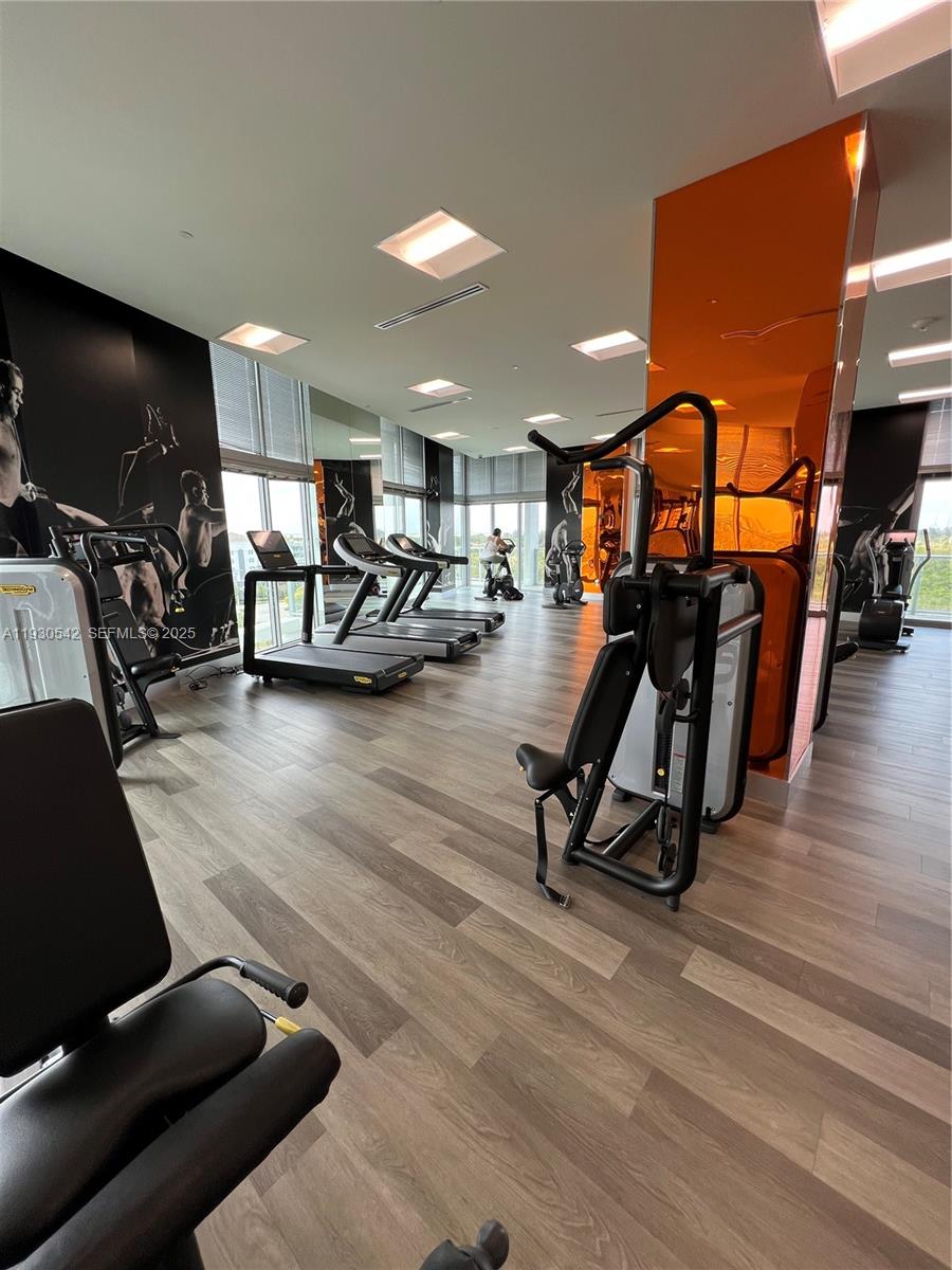 METROPICA NORTH TOWER ONE - Residential