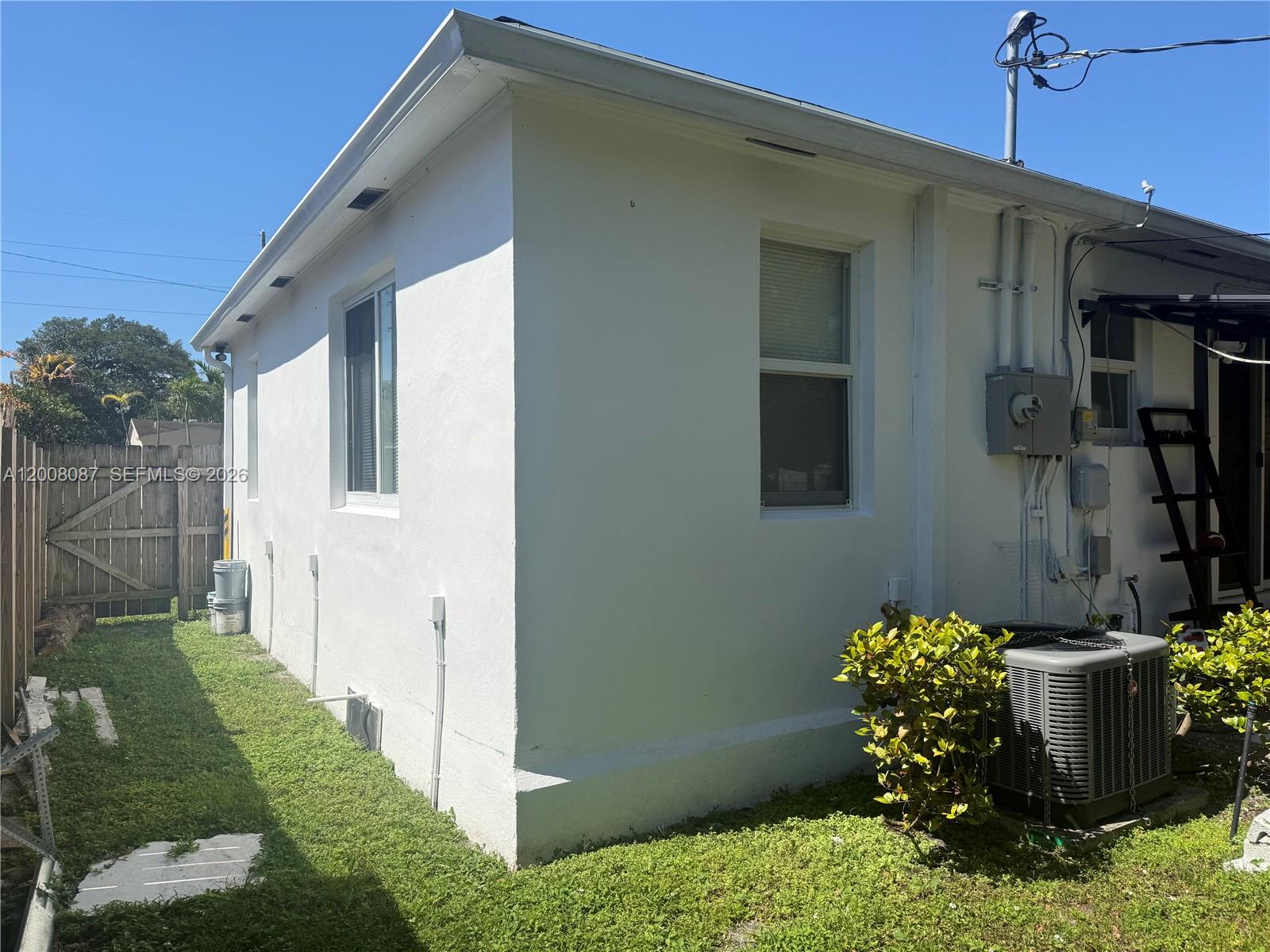 HOLLYWOOD PARK - Residential