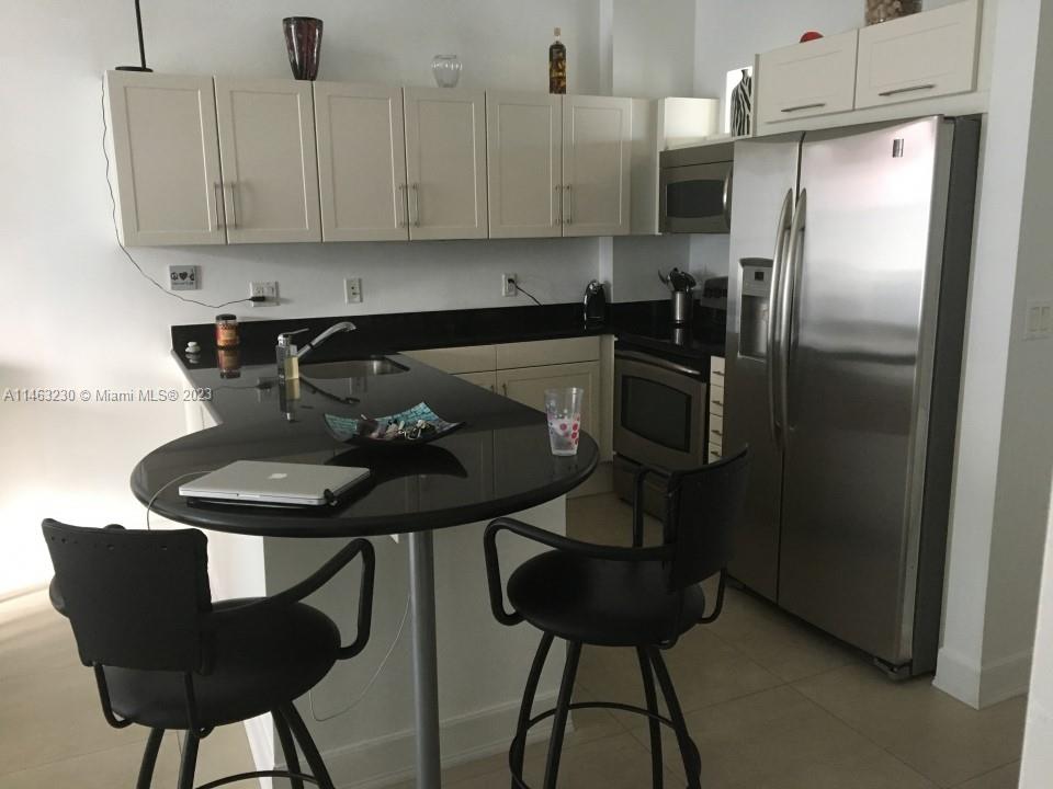DOWNTOWN DADELAND CONDO N - Residential Lease