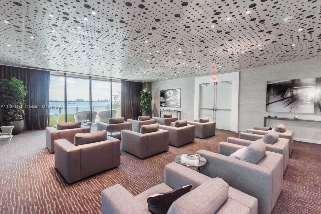 ICON BAY CONDO - Residential Lease