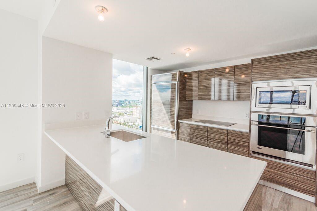 ICON BAY CONDO - Residential Lease