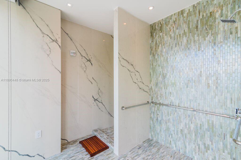 ICON BAY CONDO - Residential Lease