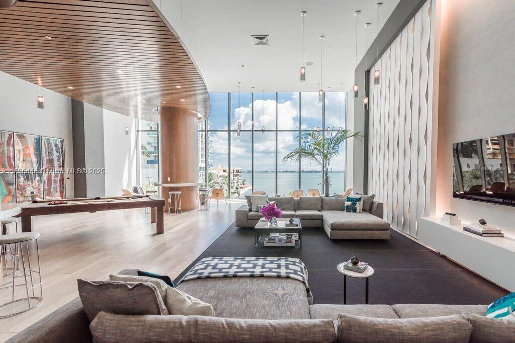 ICON BAY CONDO - Residential Lease