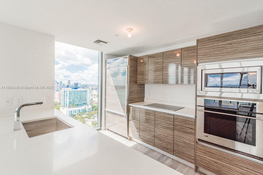 ICON BAY CONDO - Residential Lease