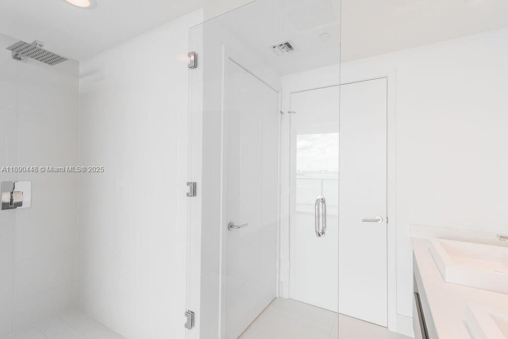 ICON BAY CONDO - Residential Lease