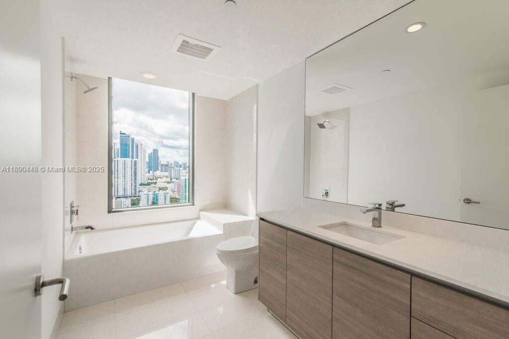 ICON BAY CONDO - Residential Lease