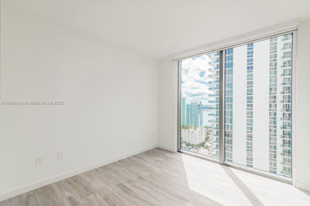 ICON BAY CONDO - Residential Lease