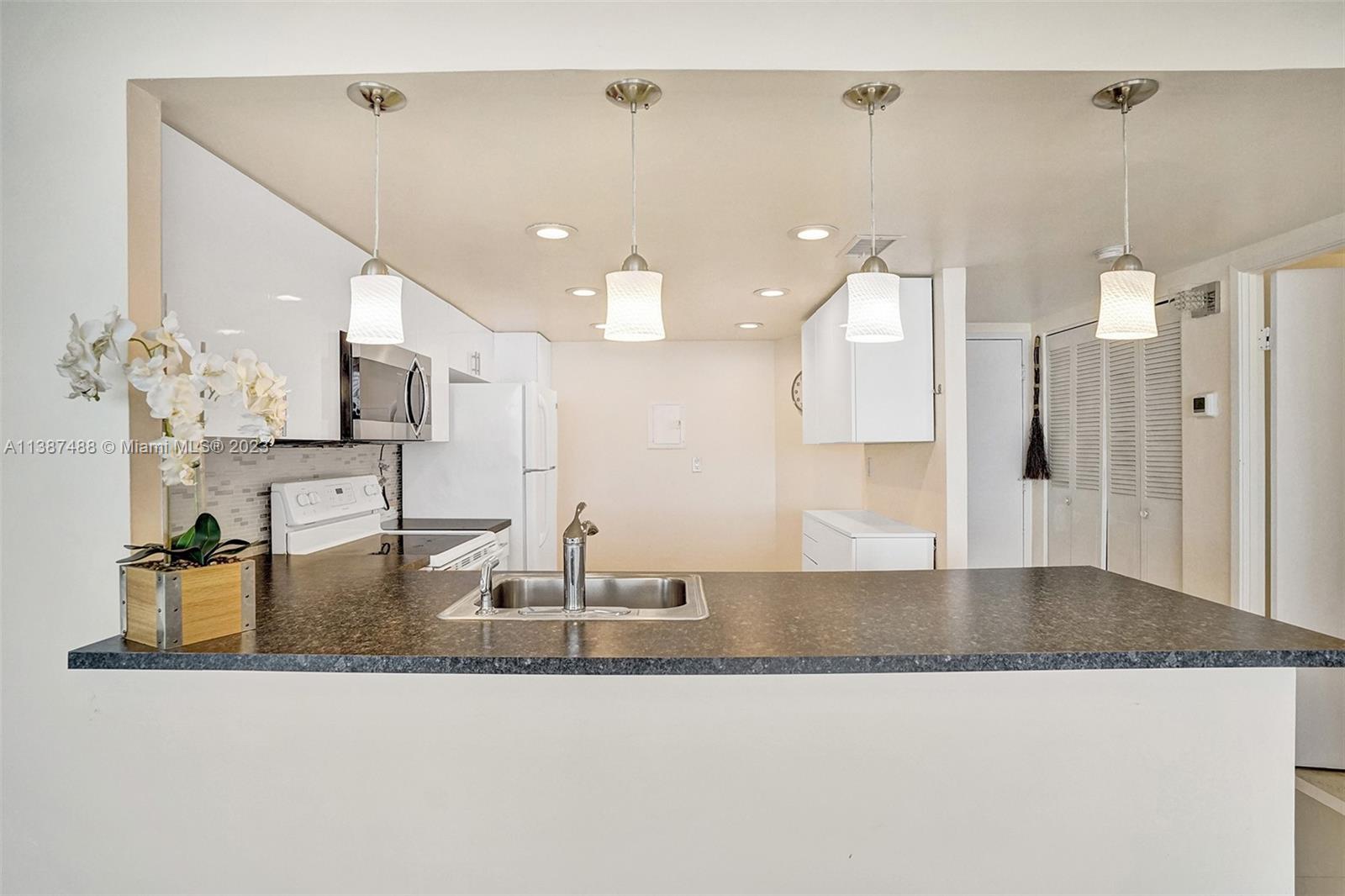 BUCKLEY TOWERS CONDO - EA - Residential