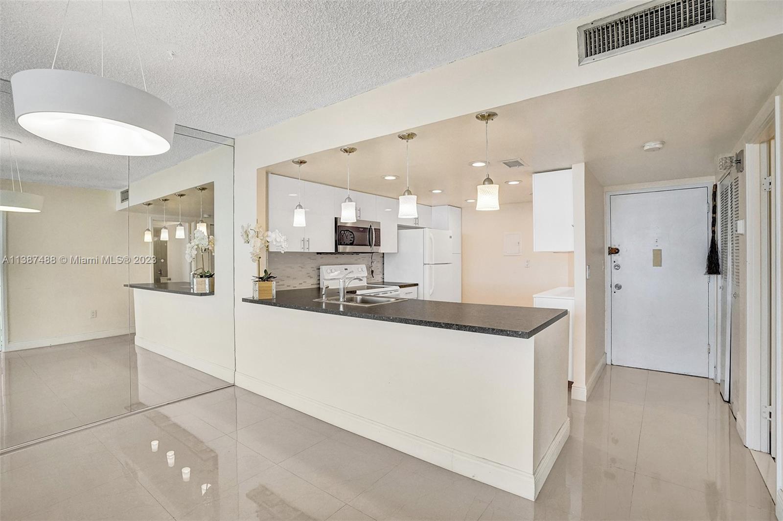 BUCKLEY TOWERS CONDO - EA - Residential