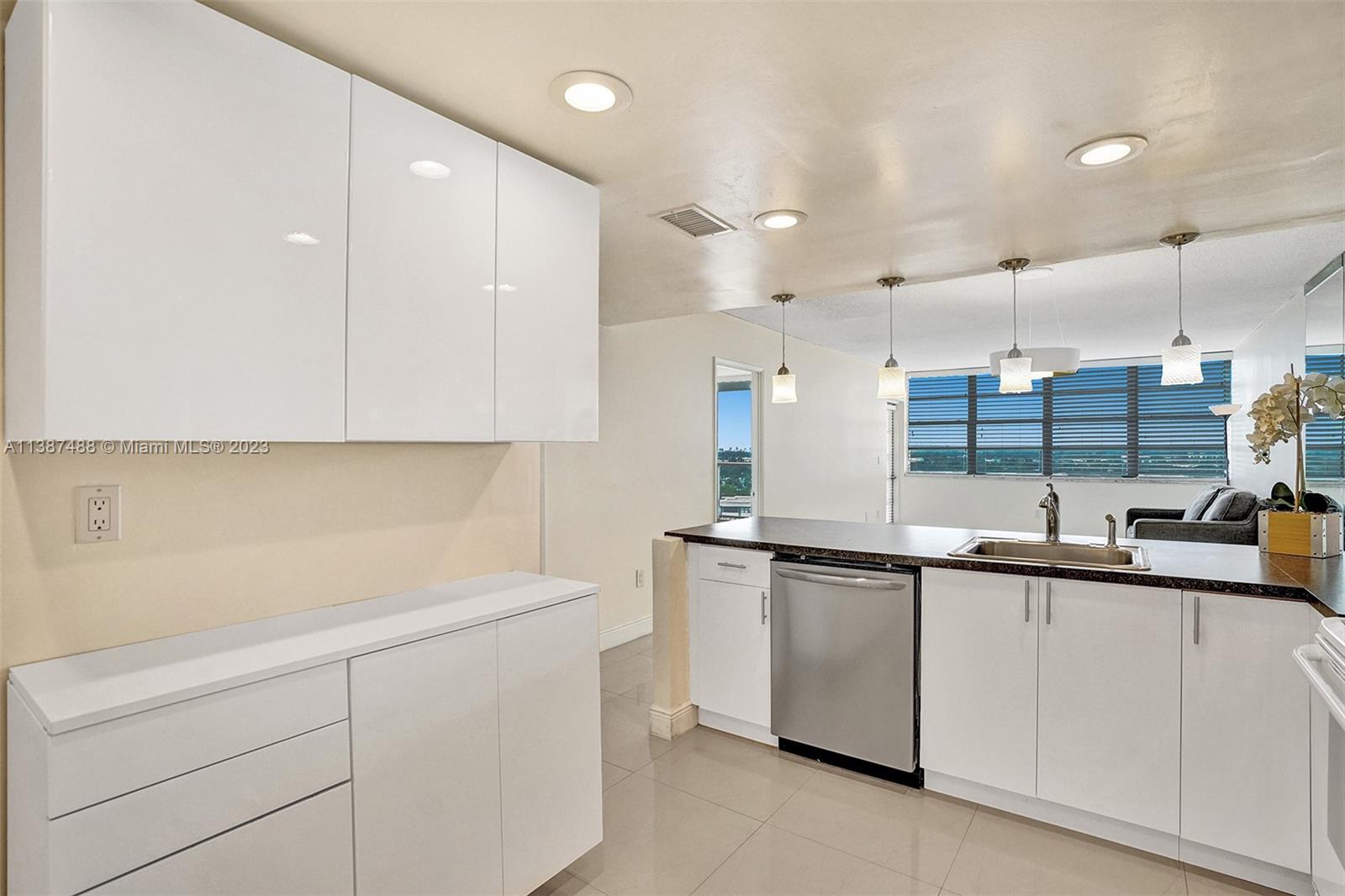 BUCKLEY TOWERS CONDO - EA - Residential