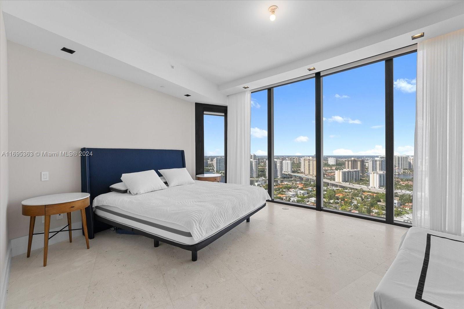 18555 COLLINS AVENUE COND - Residential