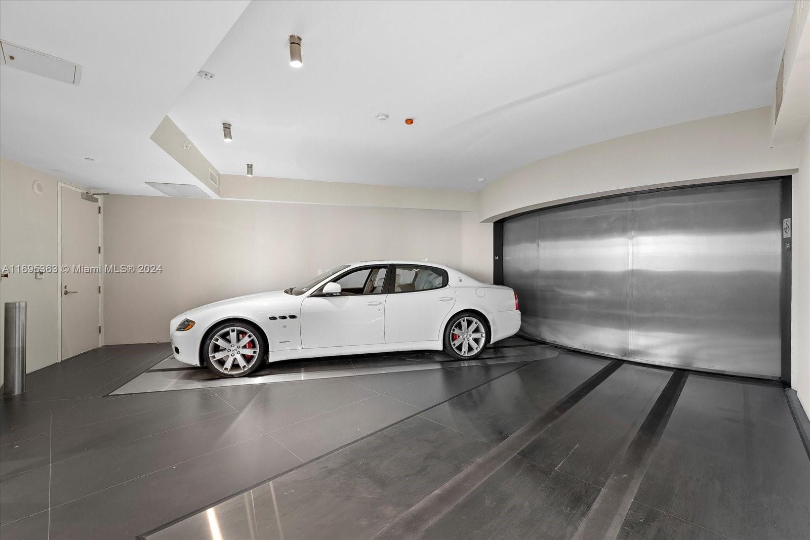 18555 COLLINS AVENUE COND - Residential