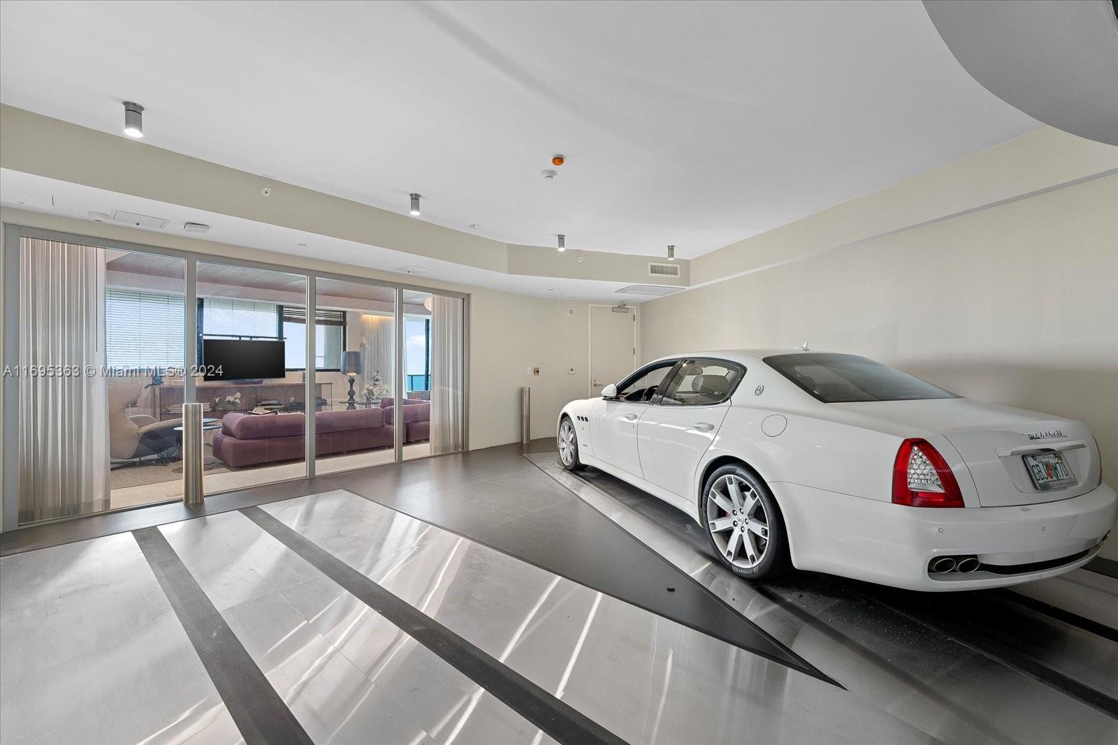 18555 COLLINS AVENUE COND - Residential