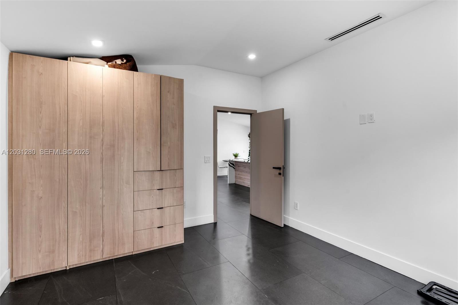 GILL ISLES - Residential